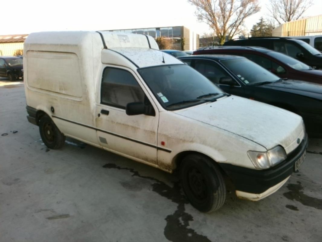 Image Feu arriere principal droit (feux) - FORD COURRIER 3