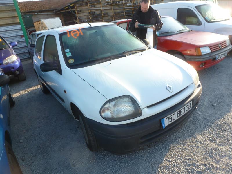 Cric (Ensemble depannage) RENAULT CLIO 2 PHASE 1 Essence - 1