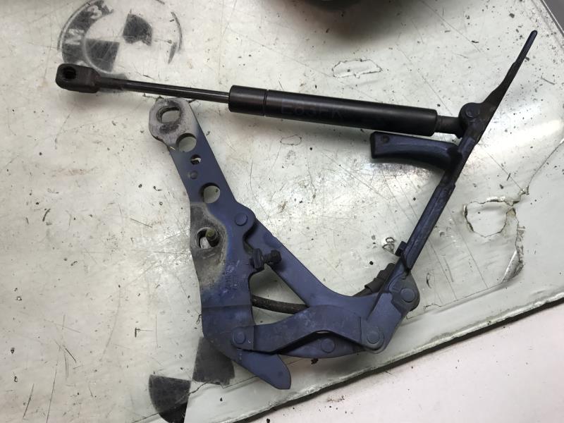 Verin de capot BMW X3 E83 PHASE 1 Diesel - 1