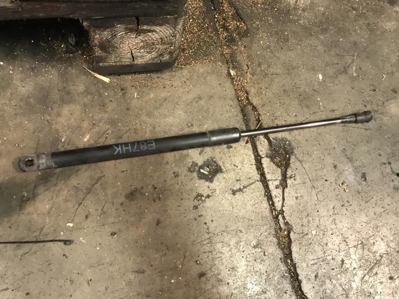 Verin de coffre BMW SERIE 1 E81 Diesel - 1