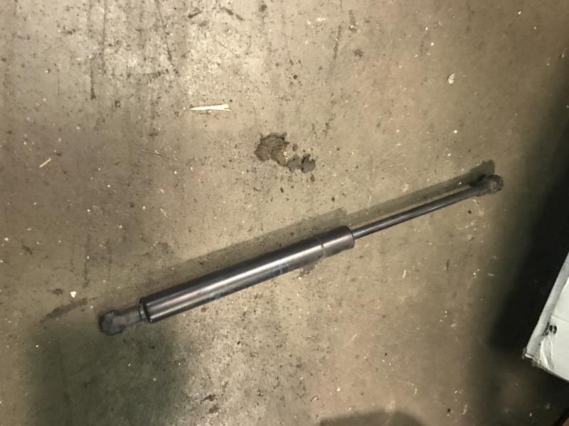 Verin de capot BMW SERIE 3 E46 PHASE 2 Diesel - 1