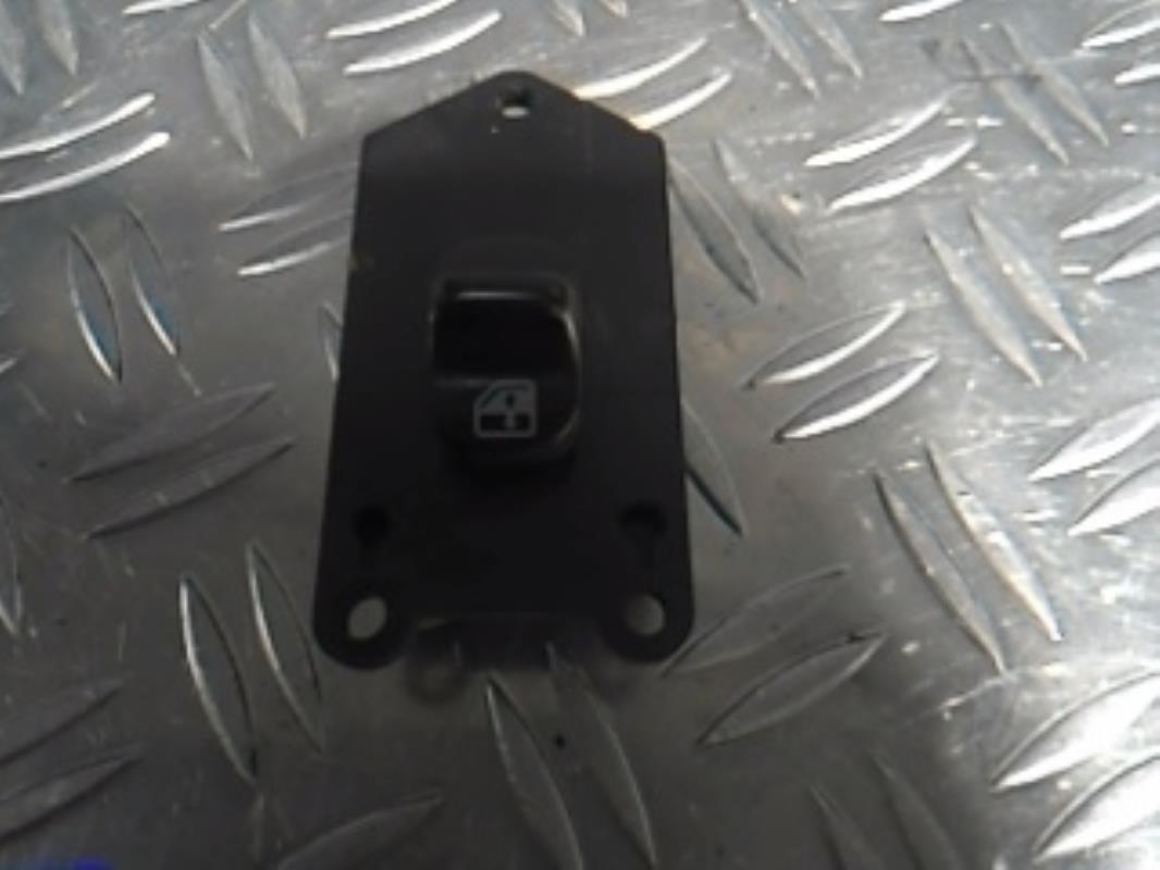 Bouton/Interrupteur NISSAN SUNNY 3 Essence - 1
