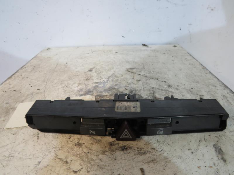 Bouton de warning OPEL ASTRA H PHASE 2 Diesel - 1