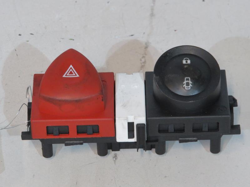 Bouton de warning RENAULT MEGANE 2 PHASE 1 Diesel - 1