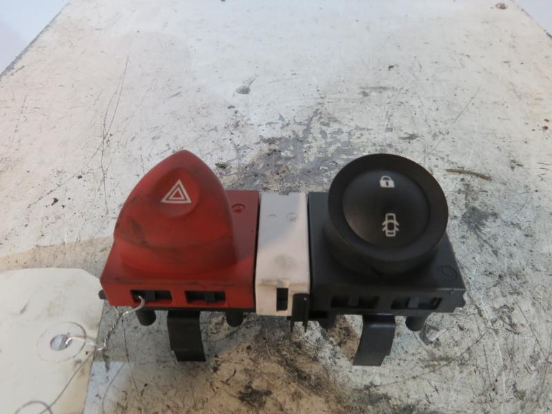 Bouton de warning RENAULT MEGANE 2 PHASE 2 BREAK Diesel - 1