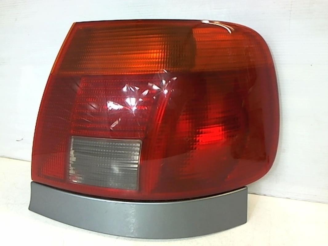 Fanale posteriore principale destro (luci) AUDI A4 1 PHASE 1 Gasolina - 1
