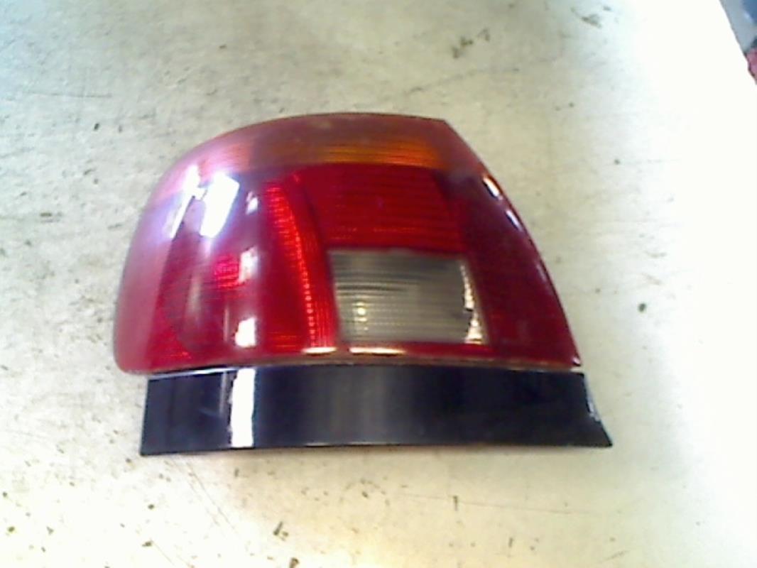 Fanale posteriore principale sinistro (luci) AUDI A4 1 PHASE 1 Diésel - 1