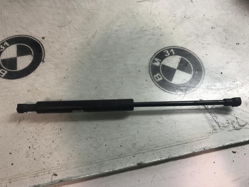 Verin de capot BMW SERIE 5 E39  - 1