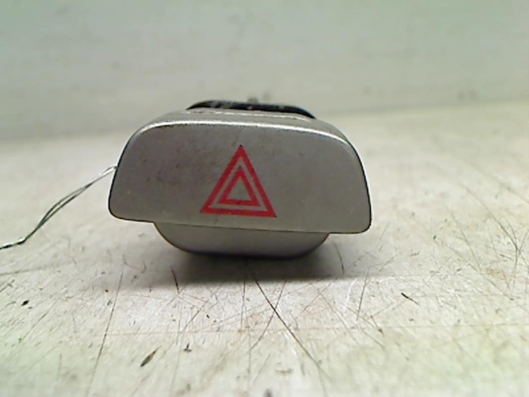 Bouton de warning FORD FOCUS 2 PHASE 2 Diesel - 1