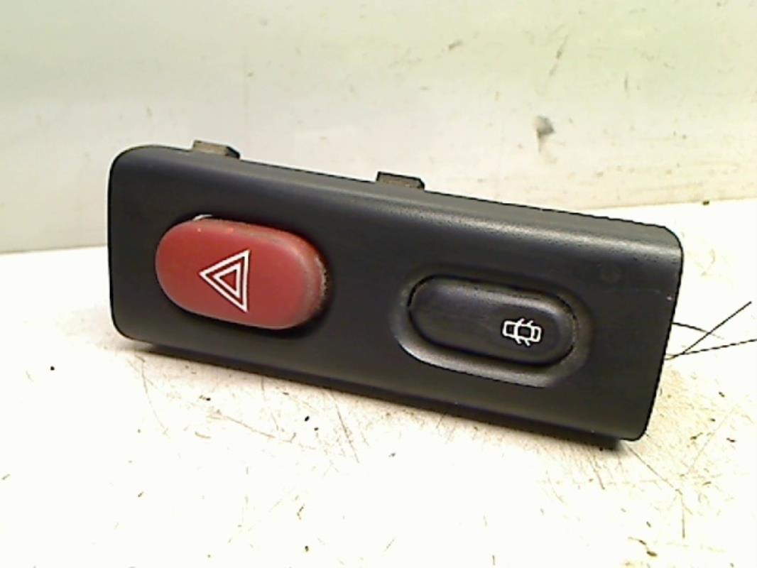 Bouton de warning RENAULT LAGUNA 1 PHASE 1 BREAK Diesel - 1