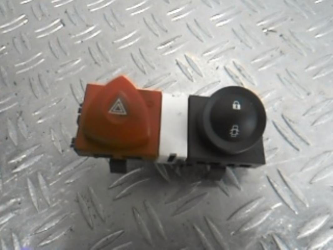 Bouton de warning RENAULT MEGANE 2 PHASE 2 CABRIOLET Diesel - 1