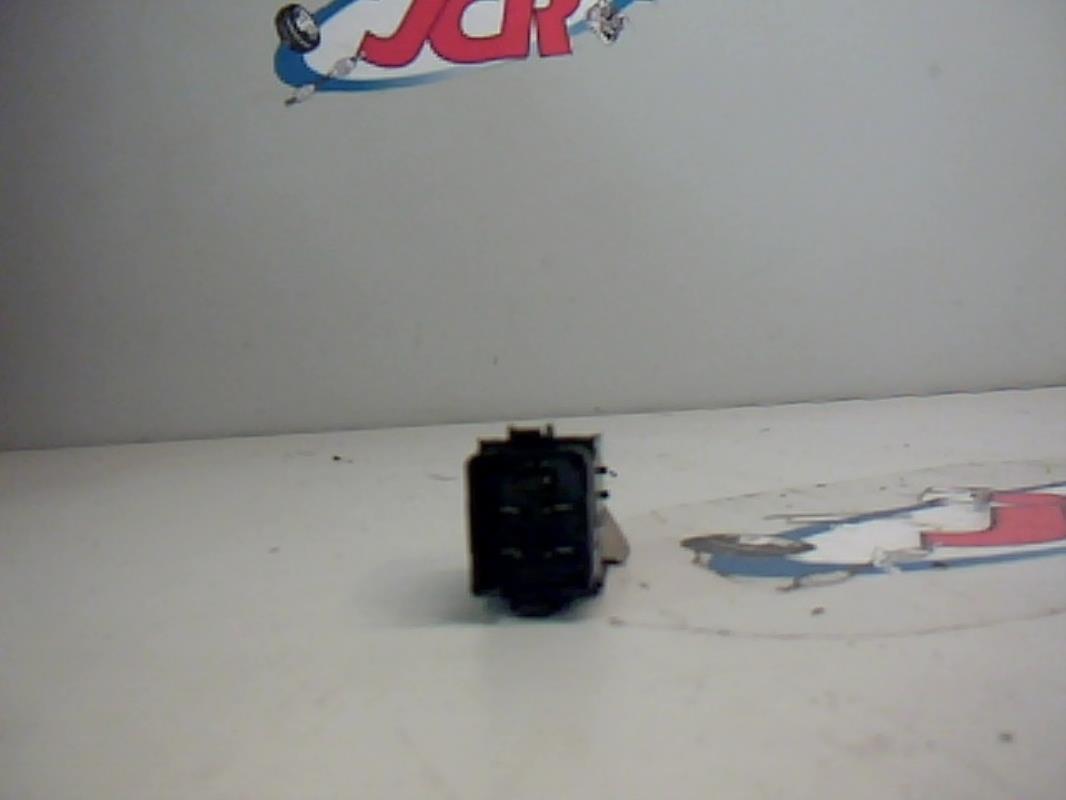Bouton de warning VOLKSWAGEN GOLF 5 Diesel - 1