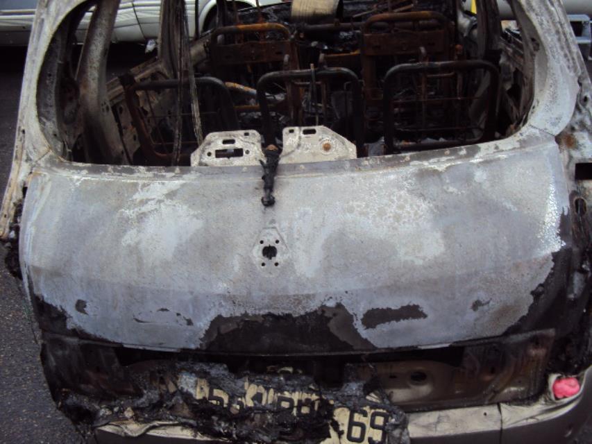 Fusee avant droit RENAULT SCENIC 2 PHASE 2 Diesel - 1