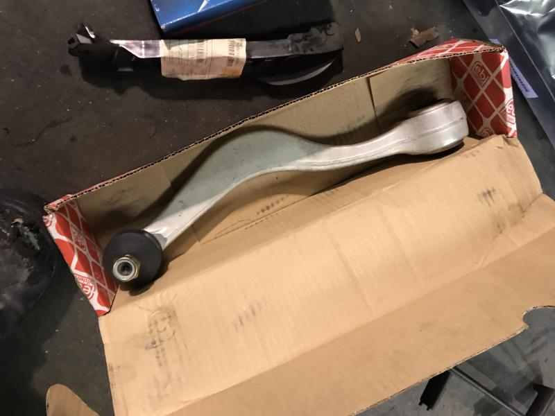 Braccio sospensione inferiore anteriore sinistro BMW SERIE 5 E34  - 1