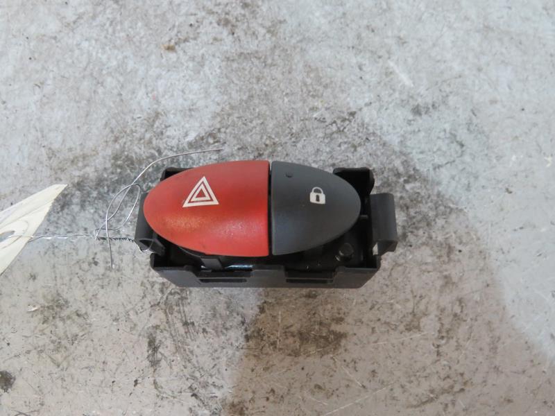 Bouton de warning RENAULT TWINGO 2 PHASE 1 Essence - 1