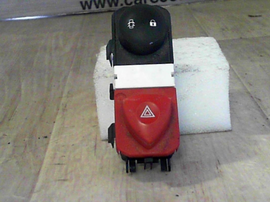 Bouton de warning RENAULT SCENIC 2 PHASE 2 Diesel - 1