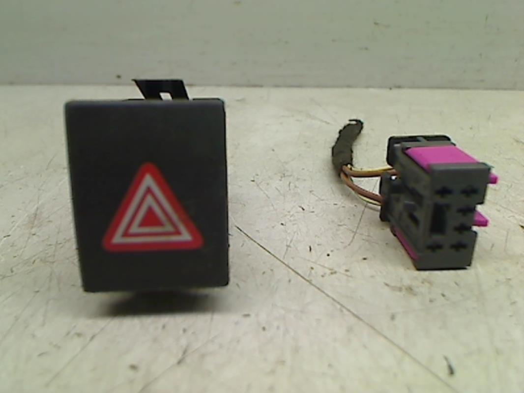 Bouton de warning VOLKSWAGEN POLO 4 PHASE 2 Diesel - 1