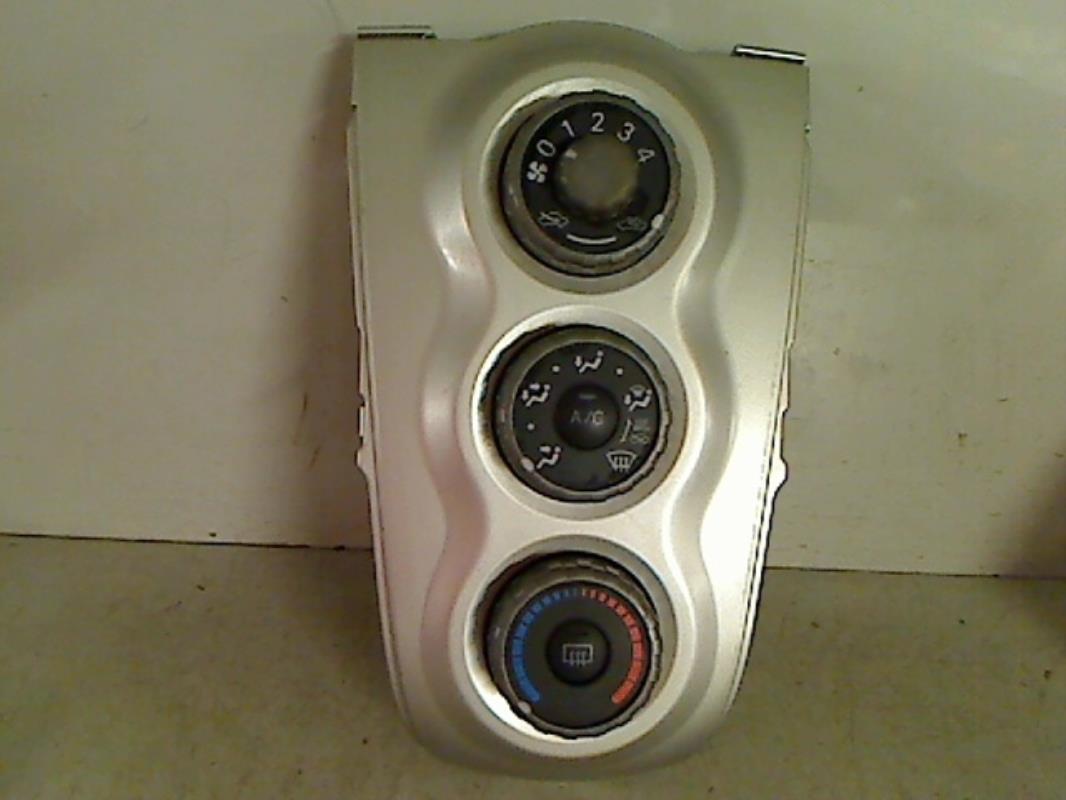 Commande chauffage TOYOTA YARIS 2 PHASE 1 Essence - 1