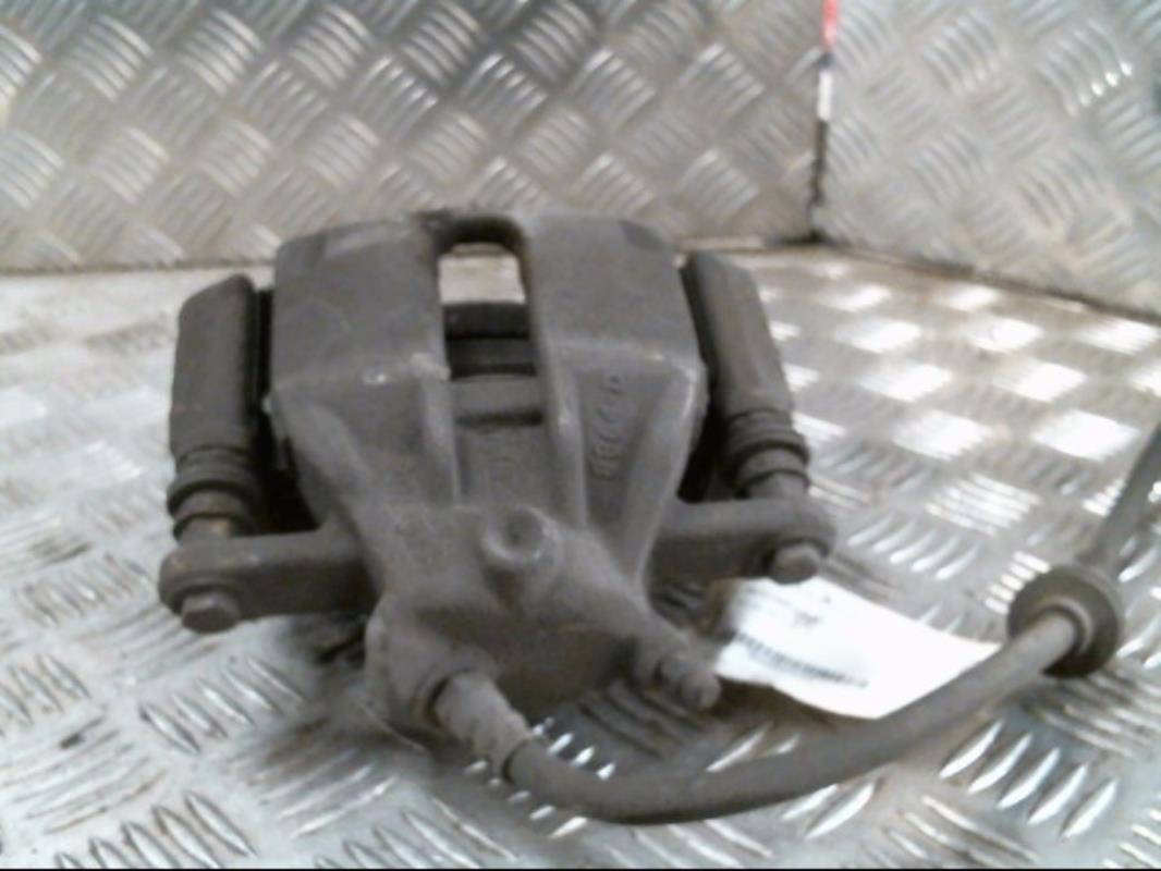 Etrier avant droit (freinage) RENAULT CLIO 3 PHASE 1 Essence - 1