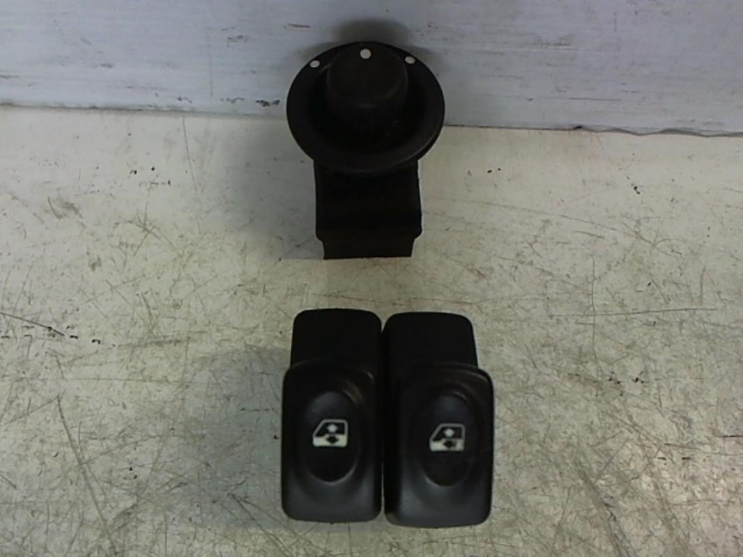 Image Interrupteur de leve vitre - RENAULT CLIO 2