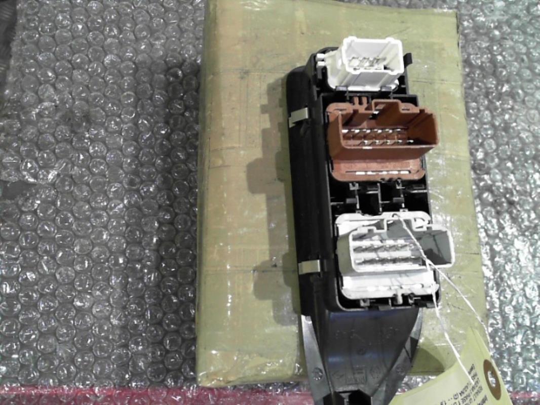 Interruptor de elevalunas RENAULT LAGUNA 2 PHASE 1 Gasolina - 1