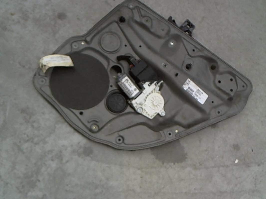 Alzacristalli elettrico posteriore destro VOLKSWAGEN GOLF 4 Diésel - 1