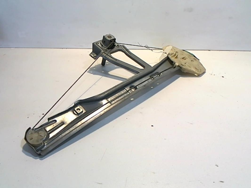 Image Leve vitre mecanique arriere droit - RENAULT CLIO 2