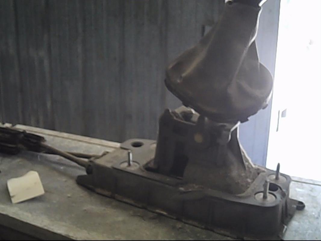 Levier de vitesses VOLKSWAGEN CADDY 3 Diesel - 1