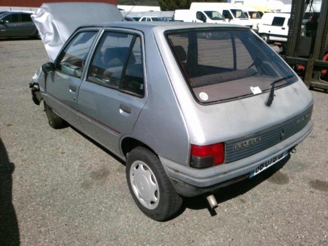 Image Ceinture avant droit - PEUGEOT 205