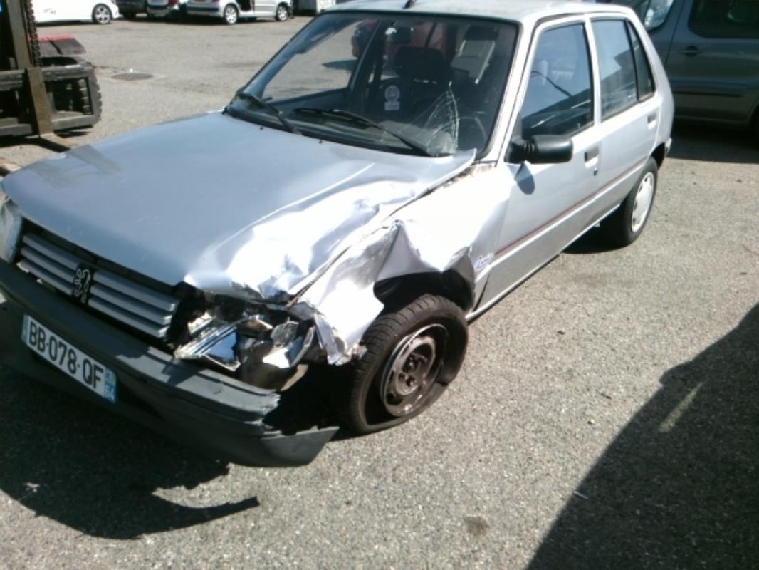 Image Ceinture avant droit - PEUGEOT 205