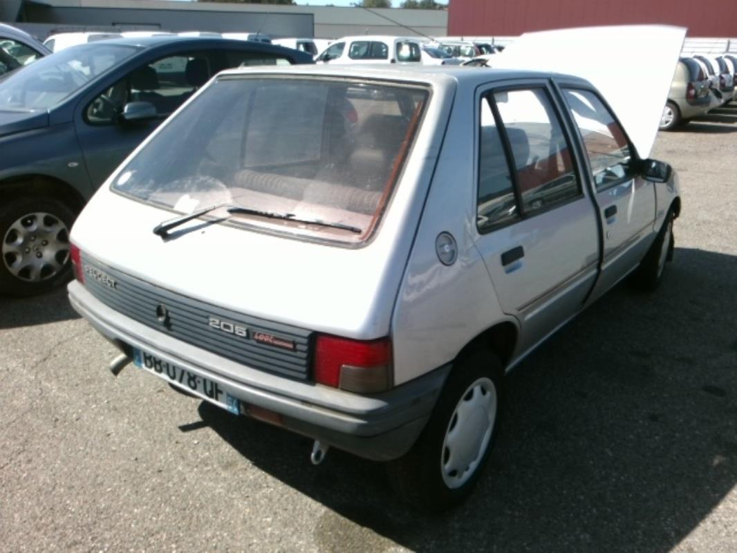 Image Ceinture avant droit - PEUGEOT 205
