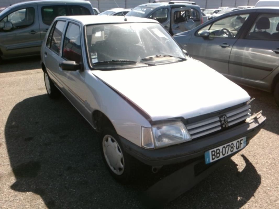 Image Ceinture avant droit - PEUGEOT 205