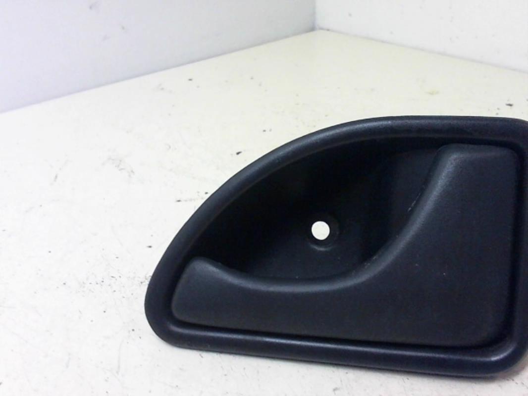 Maniglia interna posteriore destra RENAULT KANGOO 1 PHASE 1 Diésel - 1