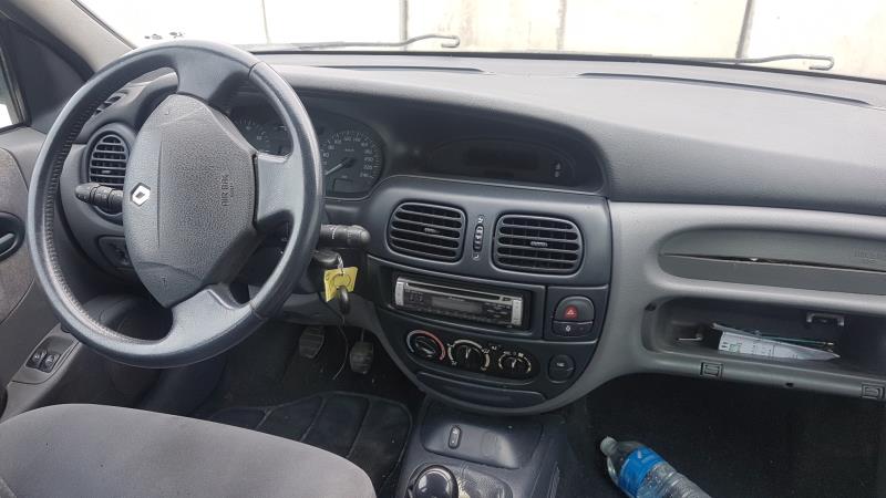 Image Feu arriere principal gauche (feux) - RENAULT MEGANE 1