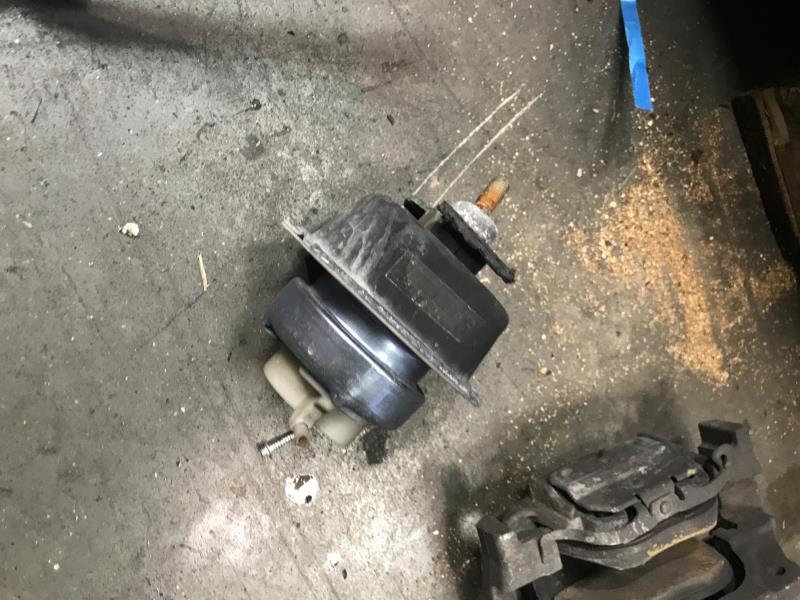 Supporto motore destro BMW X5 F15 Diésel - 1