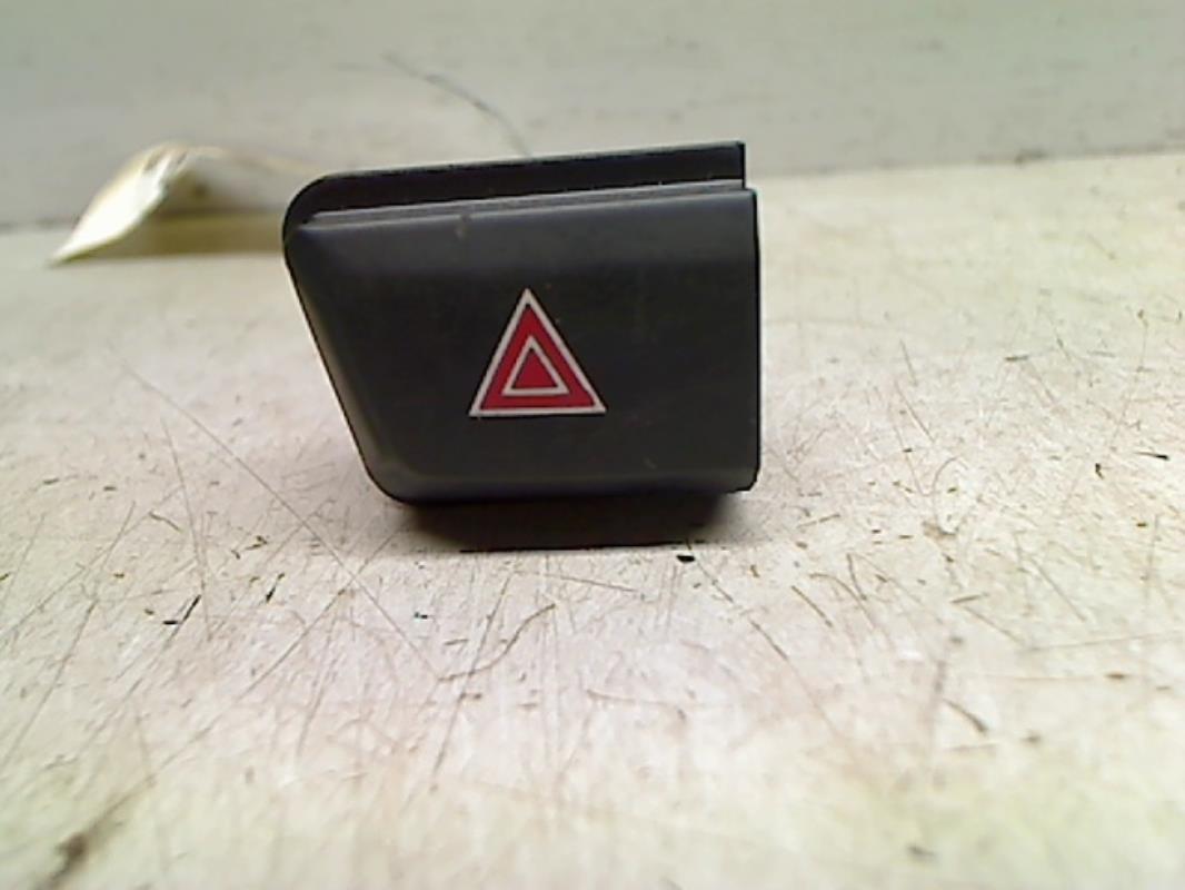Bouton de warning PEUGEOT 208 1 PHASE 1 Essence - 1