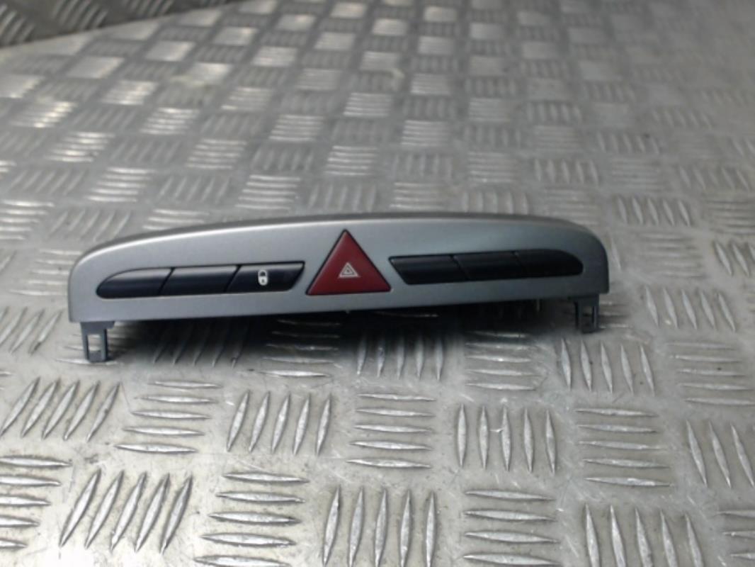 Bouton de warning PEUGEOT 308 1 PHASE 1 Diesel - 1