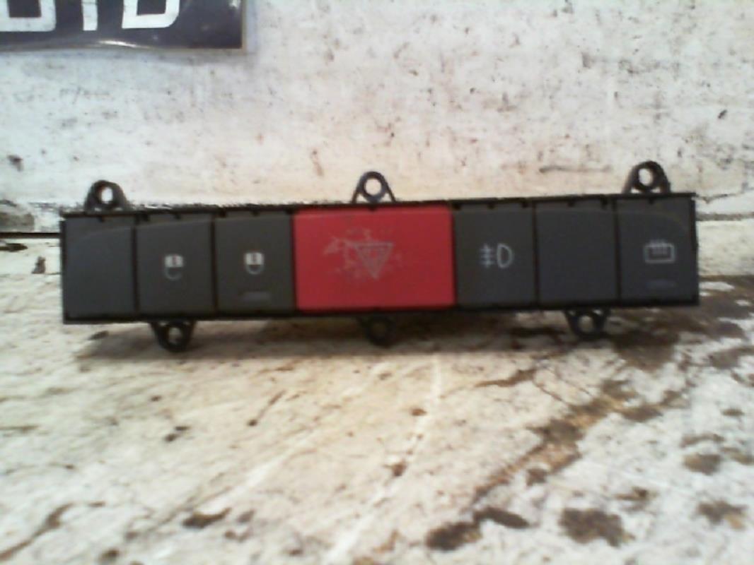 Bouton de warning PEUGEOT BOXER 3 PHASE 1 Diesel - 1