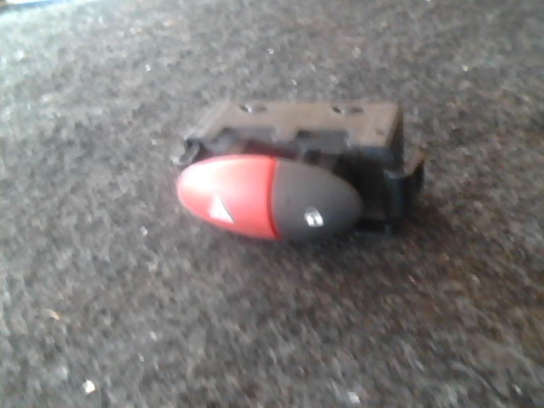 Bouton de warning RENAULT TWINGO 2 PHASE 2 Diesel - 1