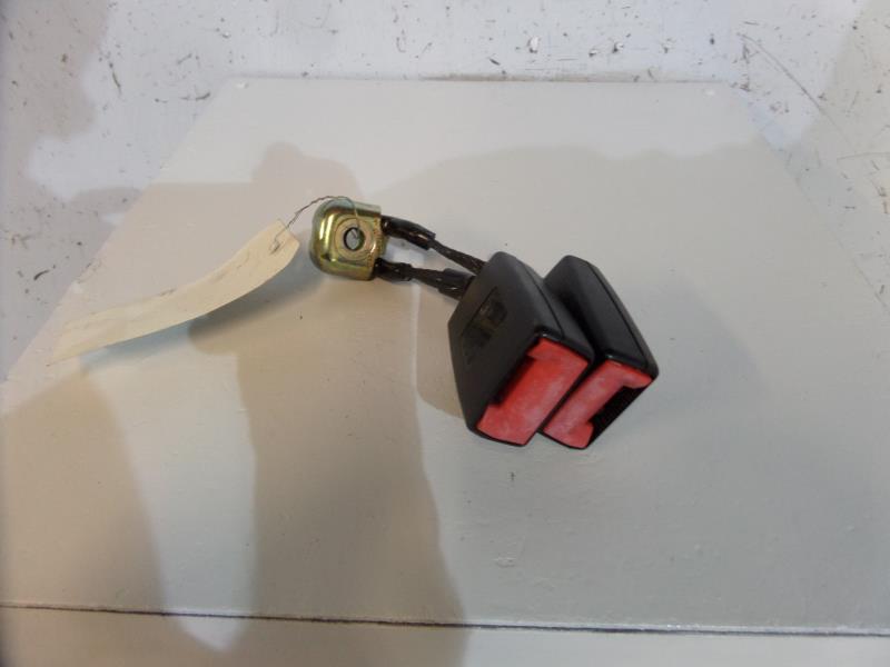 Aggancio cintura sicurezza posteriore sinistro VOLKSWAGEN POLO 4 PHASE 1 Diésel - 1