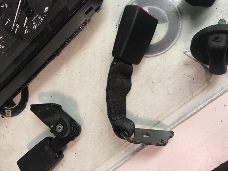Aggancio cintura sicurezza posteriore centrale BMW SERIE 5 E39  - 1