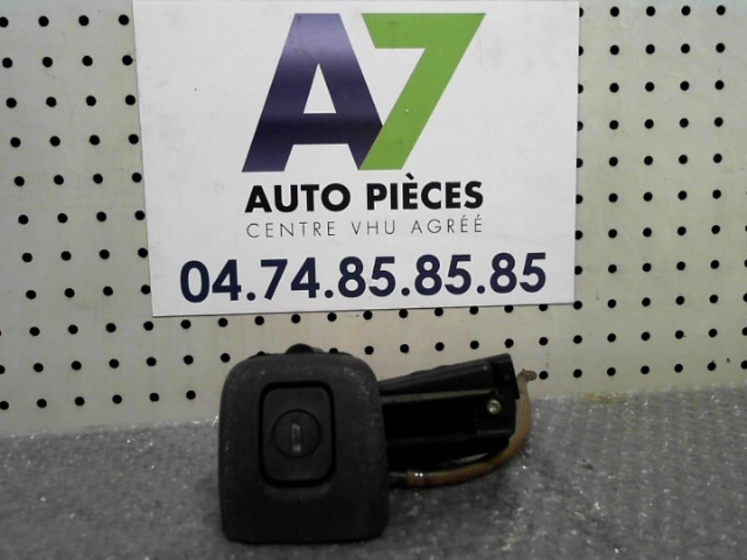Bouton de coffre RENAULT CLIO 2 PHASE 1 Diesel - 1