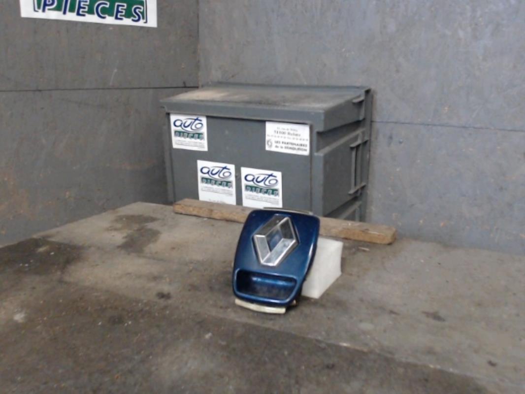 Bouton de coffre RENAULT LAGUNA 2 PHASE 1 Diesel - 1