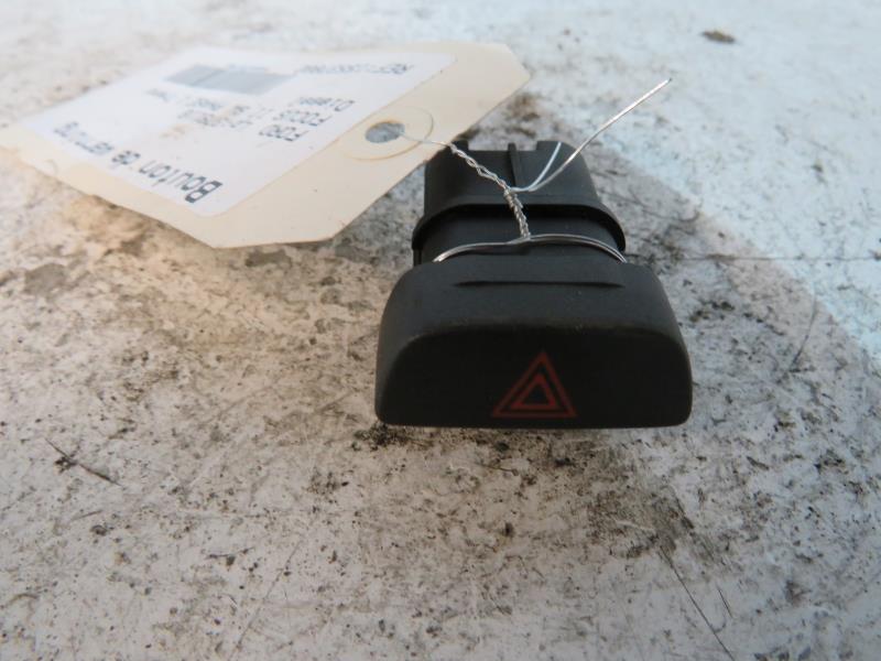 Bouton de warning FORD FOCUS 2 PHASE 1 BREAK Diesel - 1
