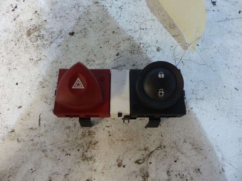 Bouton de warning RENAULT MEGANE 2 PHASE 2 Diesel - 1