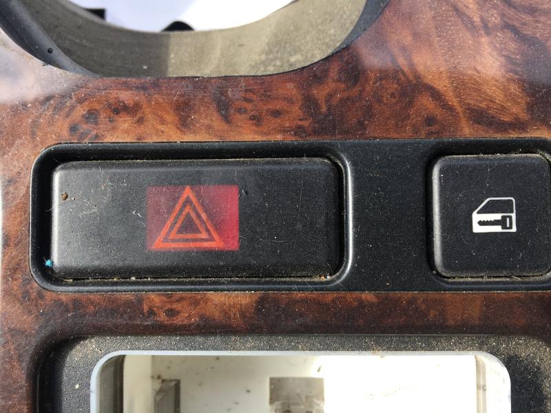 Bouton de warning BMW SERIE 5 E39 PHASE 2 Diesel - 1