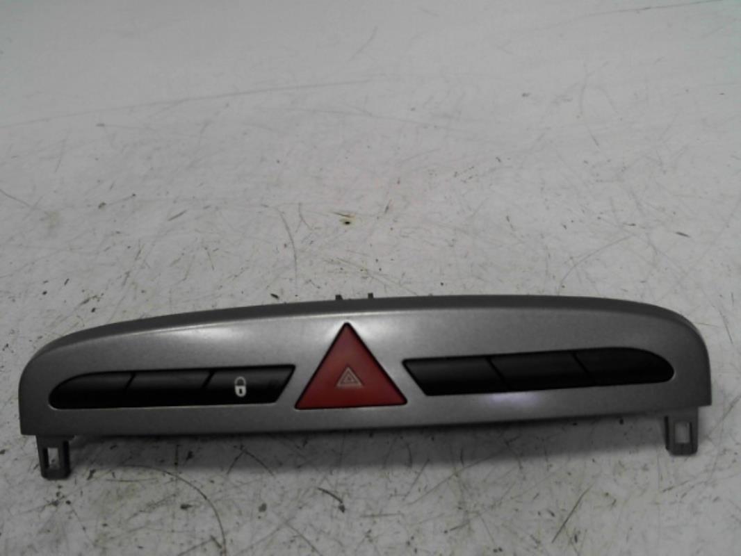 Bouton de warning PEUGEOT 308 1 SW PHASE 1 BREAK Diesel - 1