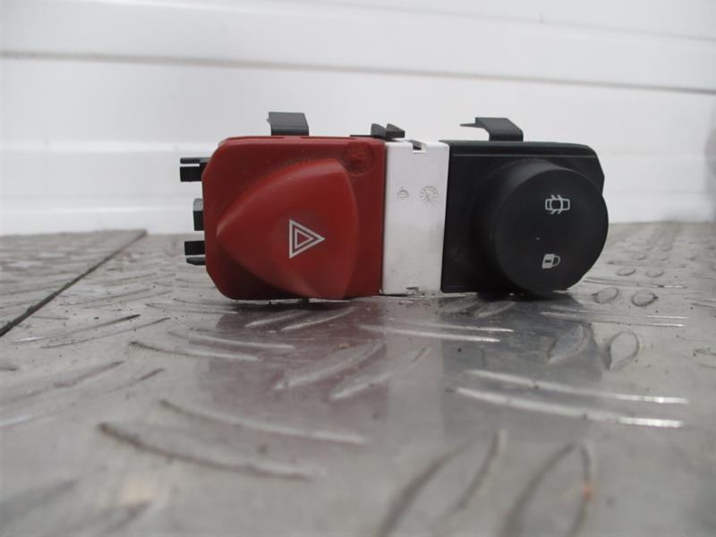 Bouton de warning RENAULT SCENIC 2 PHASE 1 Diesel - 1