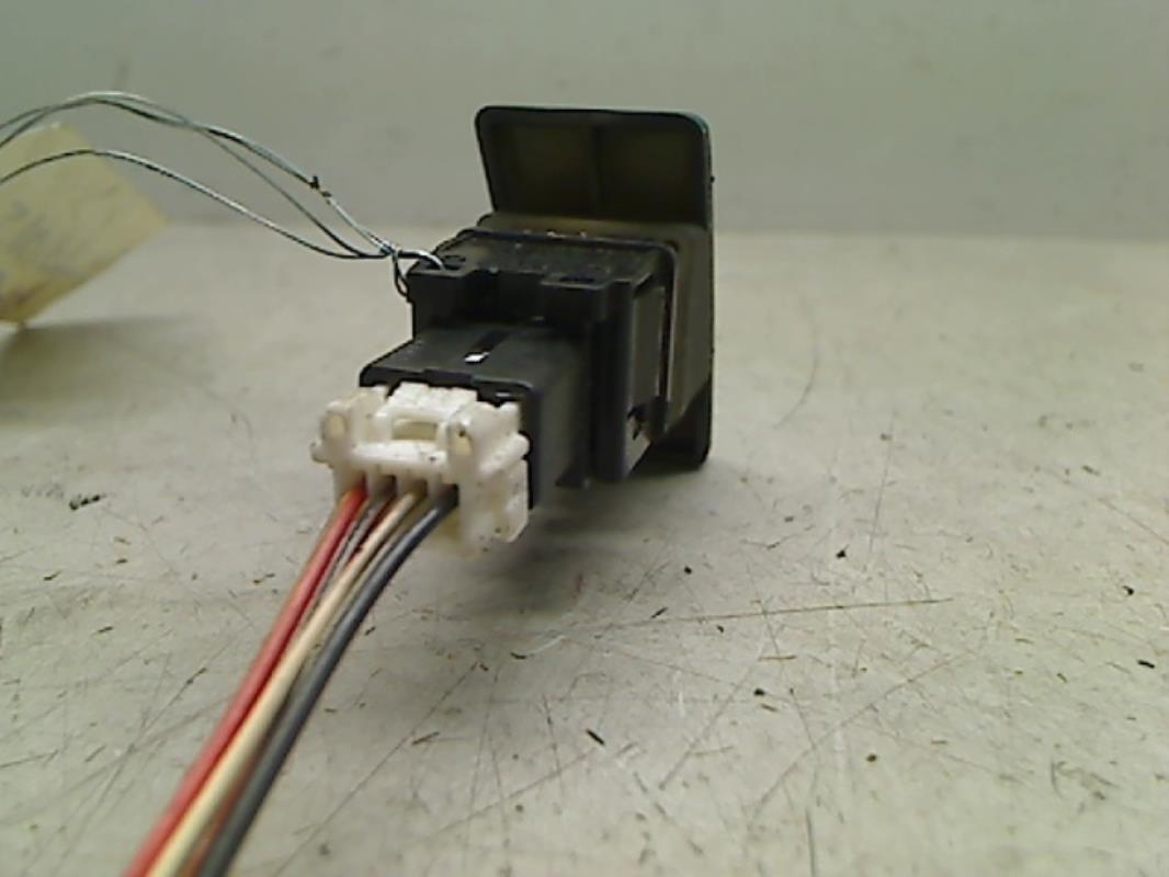 Bouton de warning SUZUKI SWIFT 3 Diesel - 1