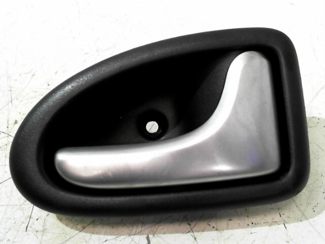 Poignee interieur arriere droit RENAULT CLIO 2 PHASE 2 Diesel - 1
